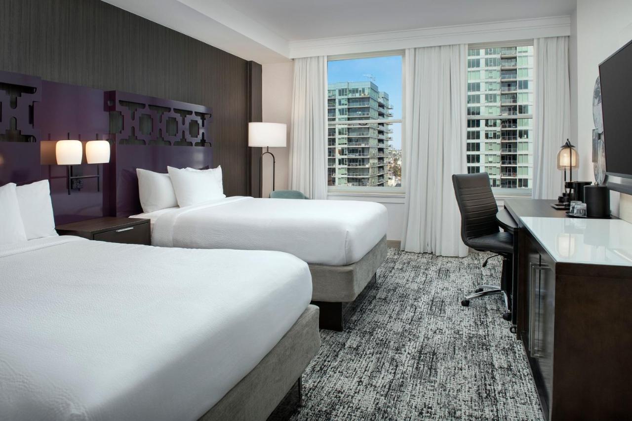 Courtyard By Marriott Downtown Hotel