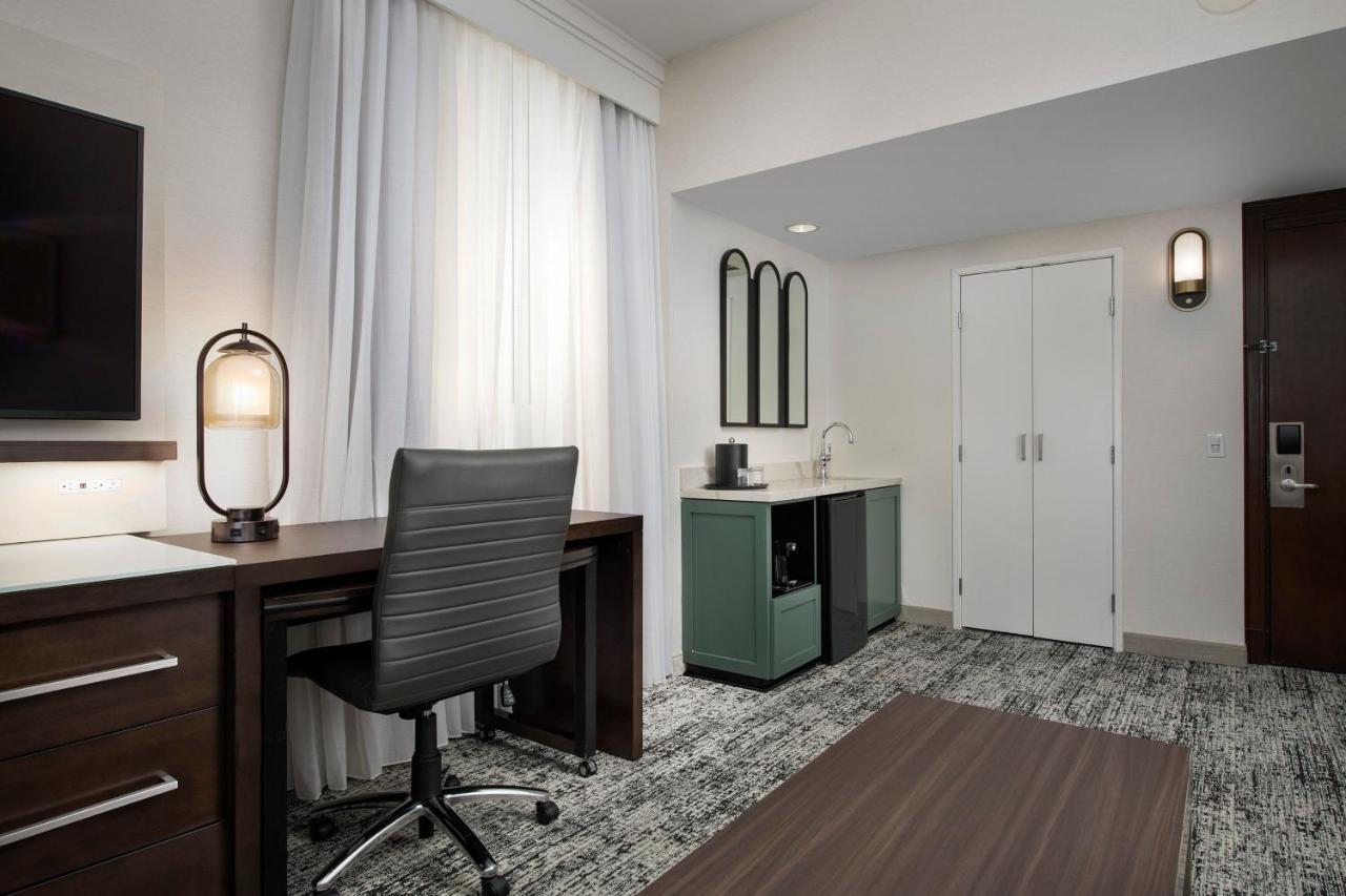 Courtyard By Marriott Downtown San Diego