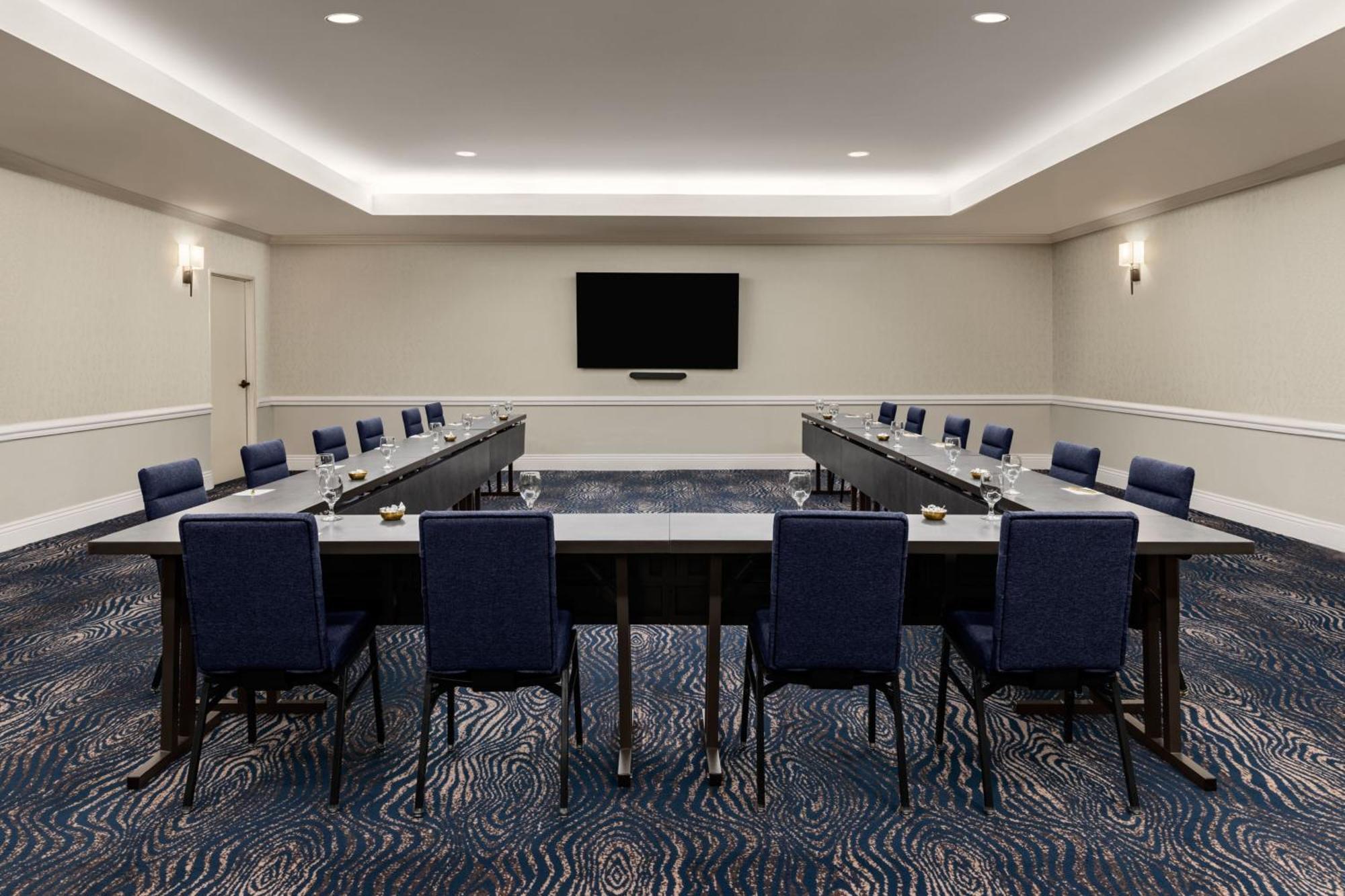 Courtyard By Marriott Downtown San Diego