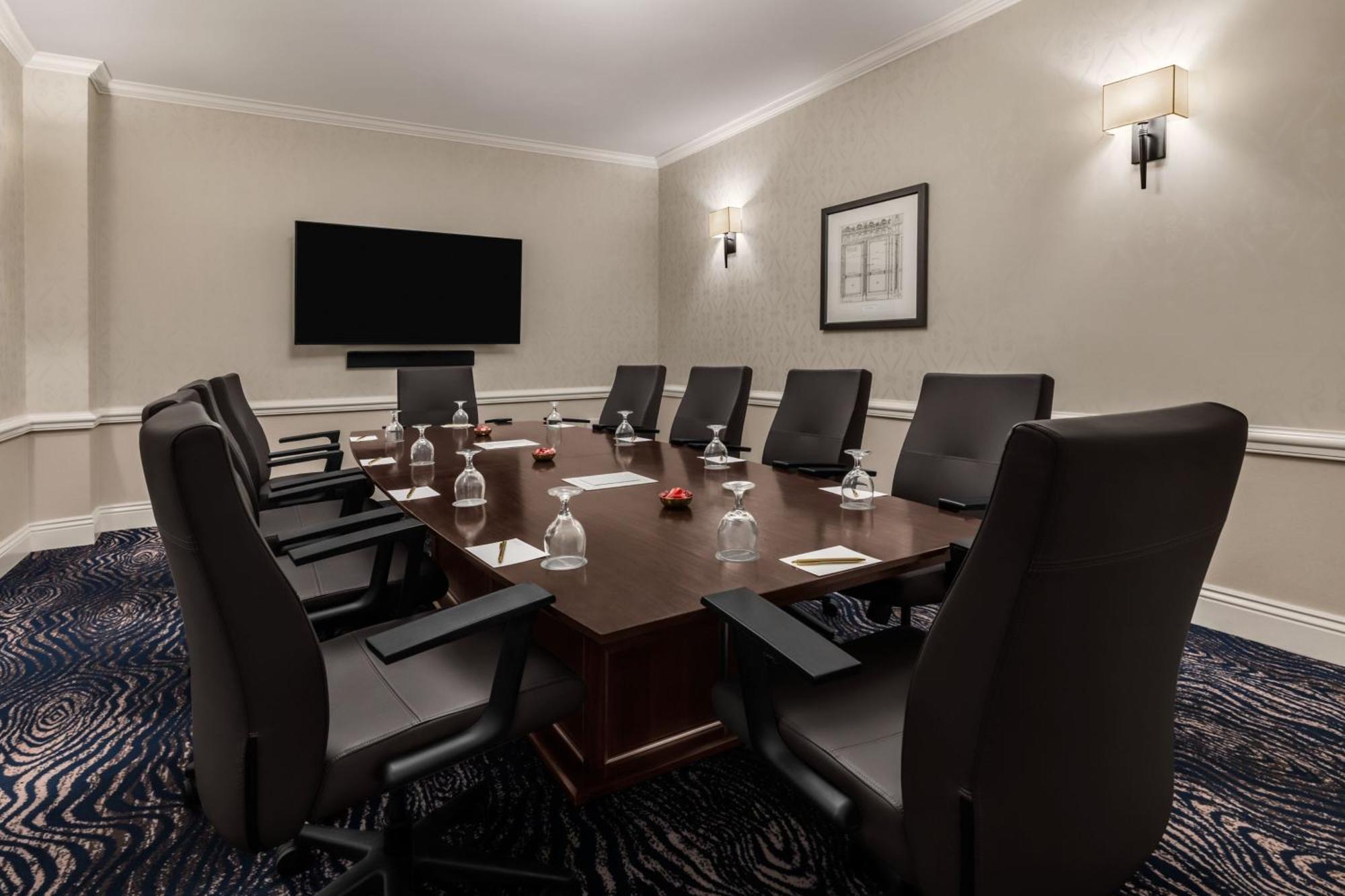 Courtyard By Marriott Downtown Hotel