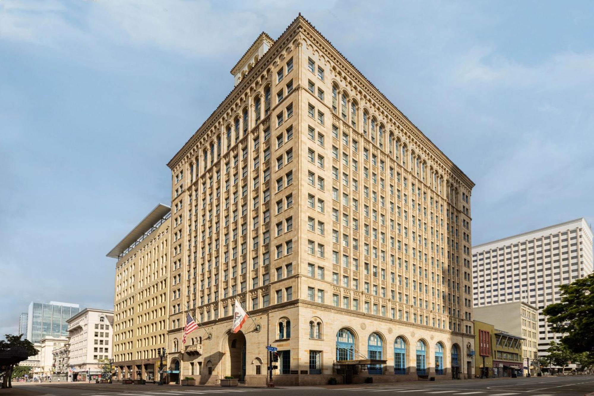 Courtyard By Marriott Downtown
